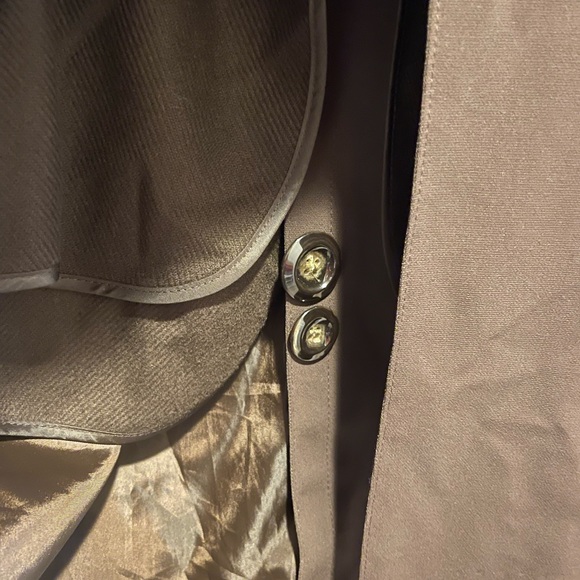 GALLERY.  Rain coat with hood lined. when appearance matters!(Make Me An Offer) - Picture 9 of 12